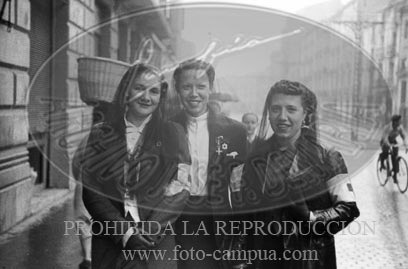 Hospital de Zaragoza. Imposicion de brazaletes a las enfermeras