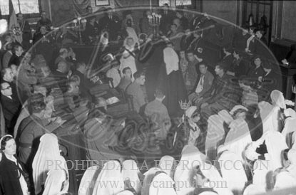 Hospital de Zaragoza. Imposicion de brazaletes a las enfermeras
