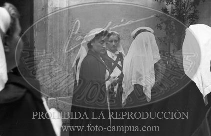 Hospital de Zaragoza. Imposicion de brazaletes a las enfermeras