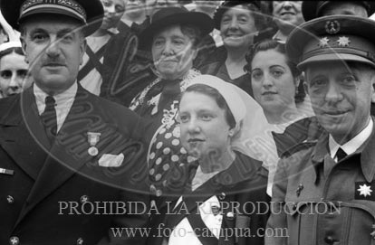Hospital de Zaragoza. Imposicion de brazaletes a las enfermeras
