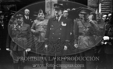 Hospital de Zaragoza. Imposicion de brazaletes a las enfermeras
