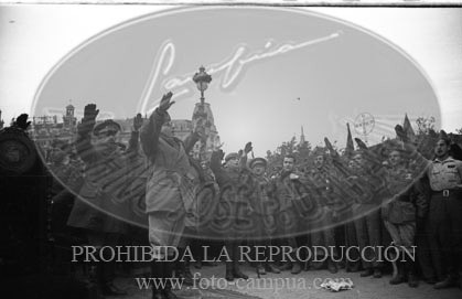 Toma de Barcelona por el Ejército Nacional, Misa de accion de gracias en la Plaza de Cataluña