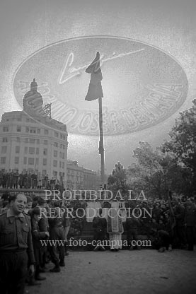 Toma de Barcelona por el Ejército Nacional, Misa de accion de gracias en la Plaza de Cataluña