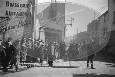 Milicianos y refugiados en Perpignan