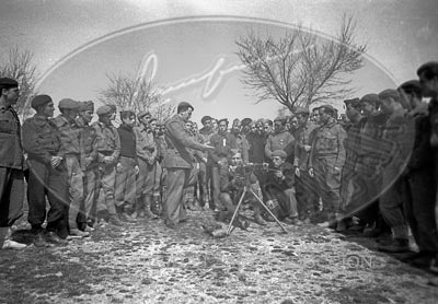 Ejercicios de tiro en la Academia Alfereces Provisionales de Avila