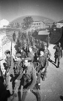 Ejercicios de tiro en la Academia Alfereces Provisionales de Avila