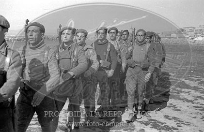 Ejercicios de tiro en la Academia Alfereces Provisionales de Avila