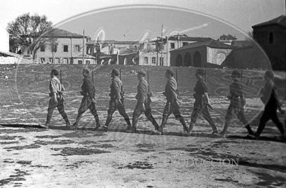 Ejercicios de tiro en la Academia Alfereces Provisionales de Avila