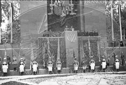 Imposicion de la Laureada a Franco