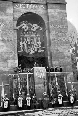 Imposicion de la Laureada a Franco