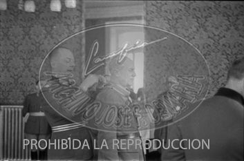 Imposición de condecoraciones alemanas
