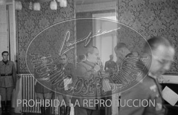 Imposición de condecoraciones alemanas