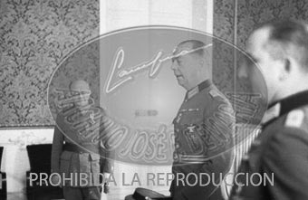 Imposición de condecoraciones alemanas