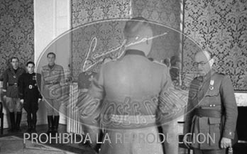 Imposición de condecoraciones alemanas