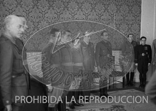 Imposición de condecoraciones alemanas