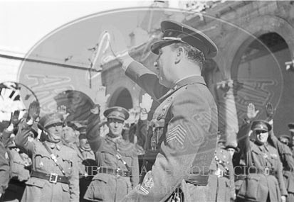 Actos en honor de los defensores del Alcazar de Toledo, presididos por el general García Valiño