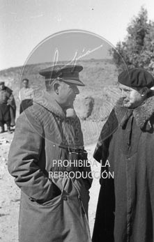 General Varela en el frente de Teruel