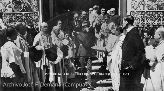 Alfonso XIII saliendo de Las Calatravas