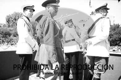 Desfile primer aniversario de la liberación de Madrid