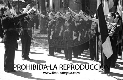 Desfile primer aniversario de la liberación de Madrid