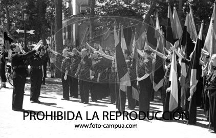 Desfile primer aniversario de la liberación de Madrid