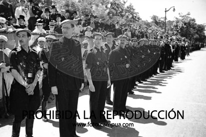 Desfile primer aniversario de la liberación de Madrid