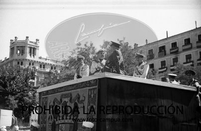 Desfile primer aniversario de la liberación de Madrid