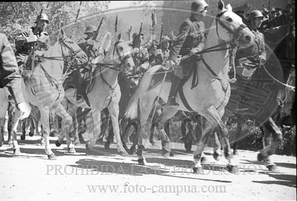 Entrega de guión al Regimiento de Caballeria Farnesio