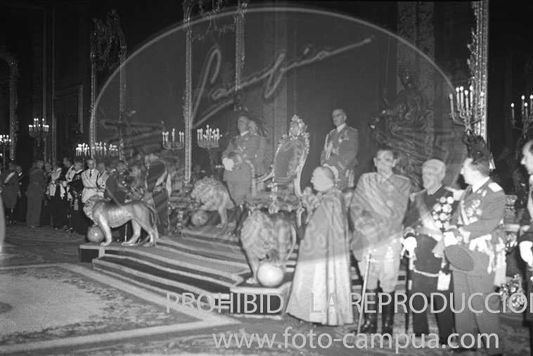 Recepción aniversario exaltacion Franco a la Jefatura del Estado, 1 octubre 1948