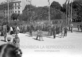 Franco inaugura la prolongación de la Gran Via