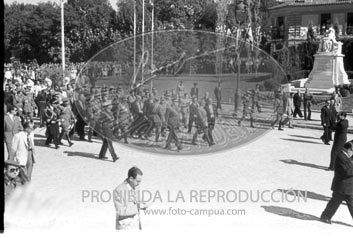 Franco inaugura la prolongación de la Gran Via