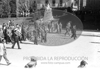 Franco inaugura la prolongación de la Gran Via