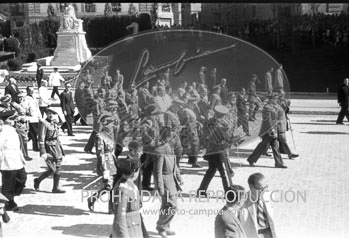 Franco inaugura la prolongación de la Gran Via