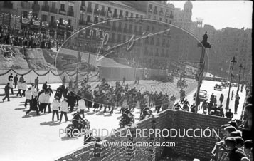Franco inaugura la prolongación de la Gran Via