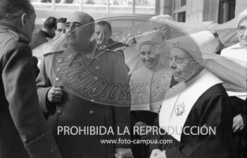 Franco inaugura el hospital de Guadarrama