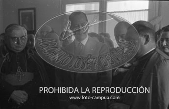 Entrega de una imagen de Nª Señora de Lujan a la Embajada Argentina