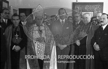 Entrega de una imagen de Nª Señora de Lujan a la Embajada Argentina