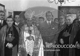 Entrega de una imagen de Nª Señora de Lujan a la Embajada Argentina