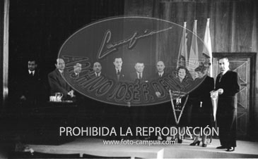 La Escuela de Estiomatología recibe un reconocimiento por el embajador de Argentina
