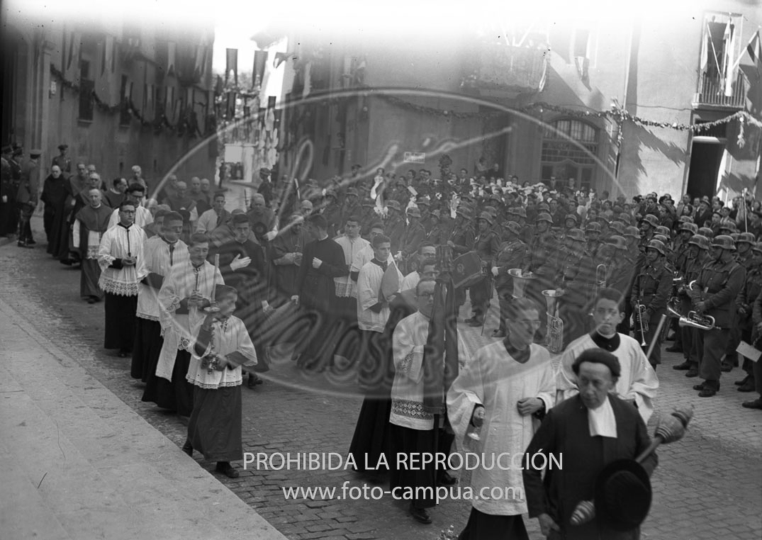 Franco visita la Catedral de Vic