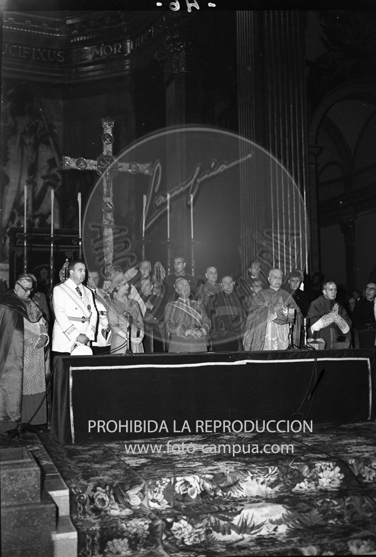 Franco visita la Catedral de Vic
