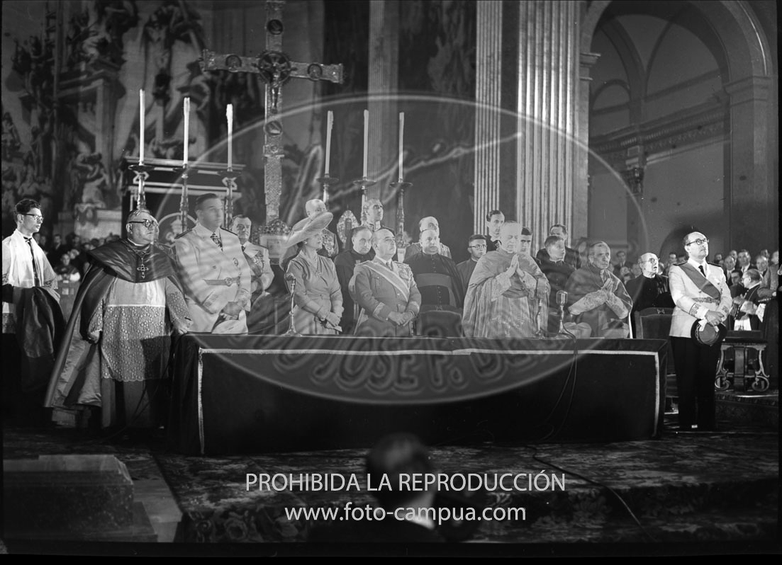 Franco visita la Catedral de Vic