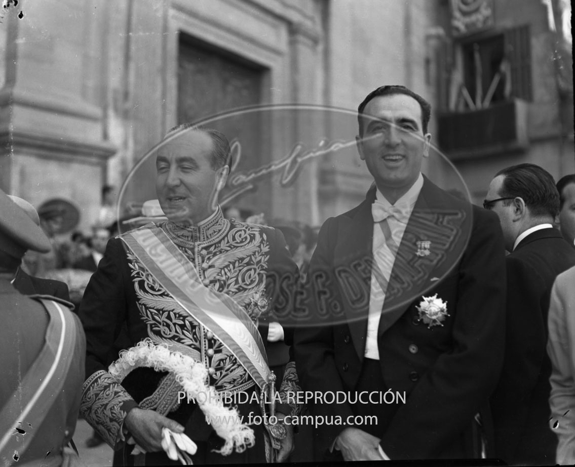 Franco visita la Catedral de Vic