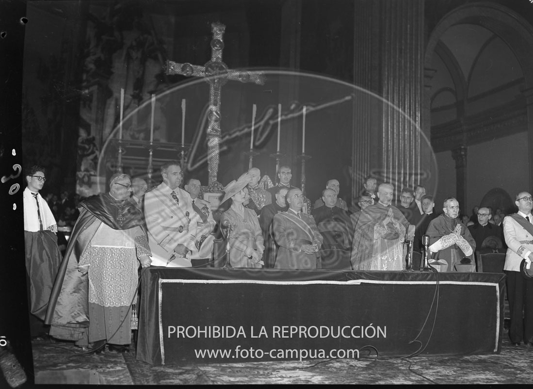 Franco visita la Catedral de Vic
