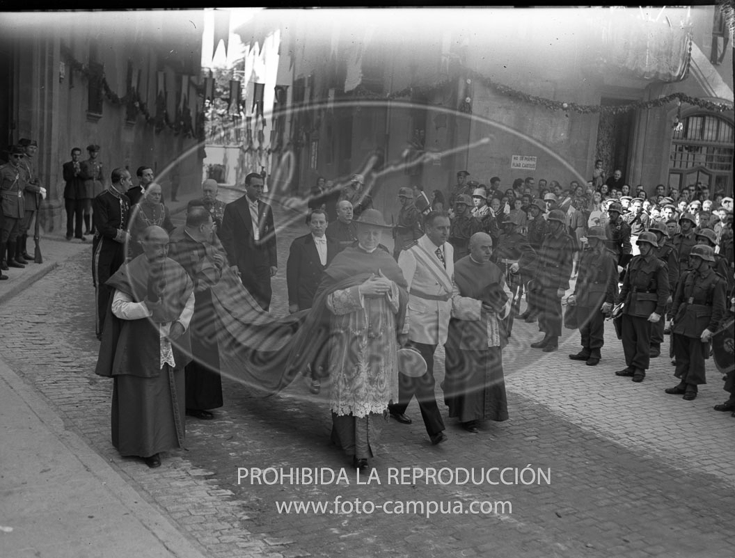 Franco visita la Catedral de Vic