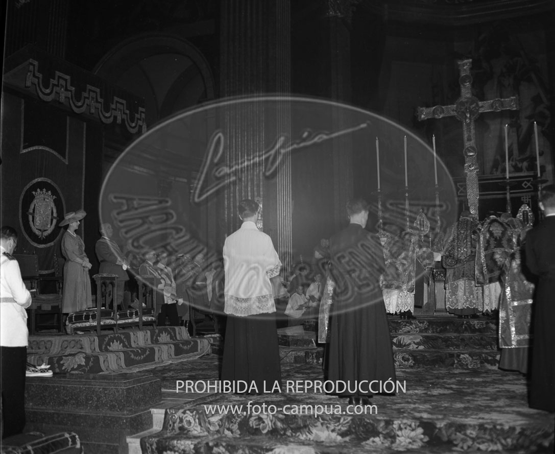 Franco visita la Catedral de Vic