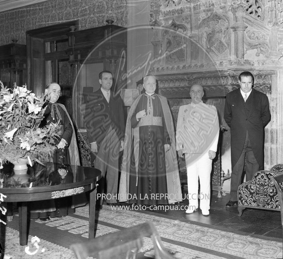 Franco recibe al Cardenal Tedeschine