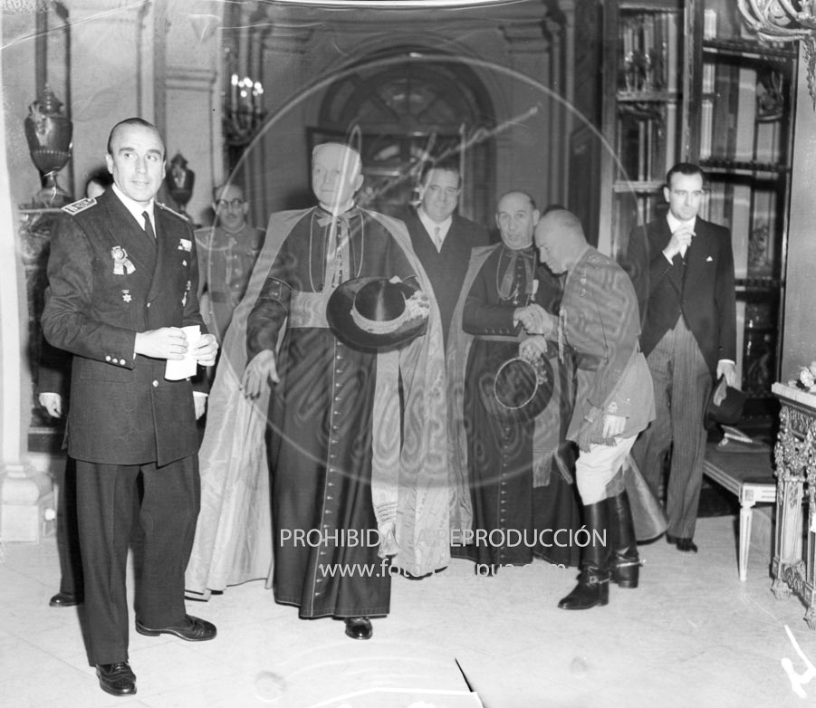 Franco recibe al Cardenal Tedeschine