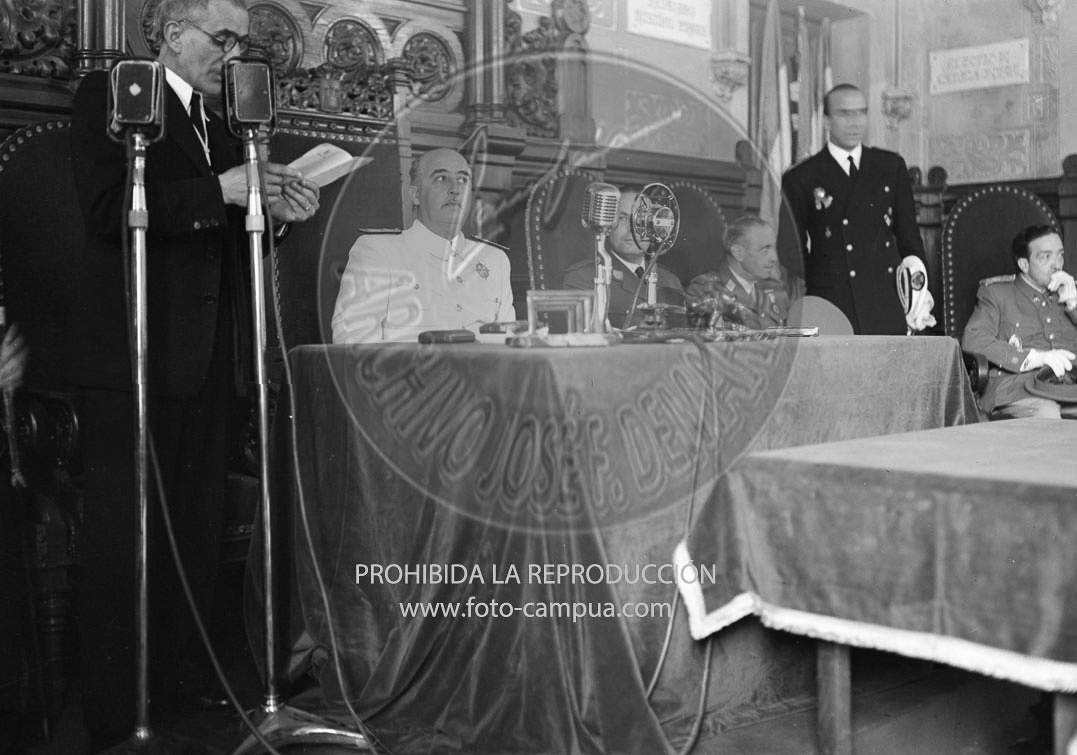 Franco recibe la medalla de oro de Sitges