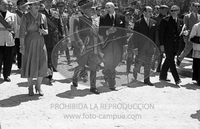 Franco visita la Catedral de Vic